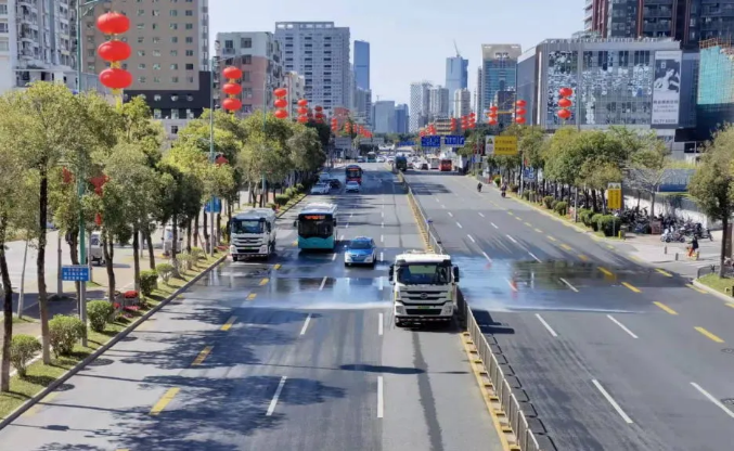 虎虎生威迎新春丨NG娱乐环境环卫作业扮靓城市佳节新容颜