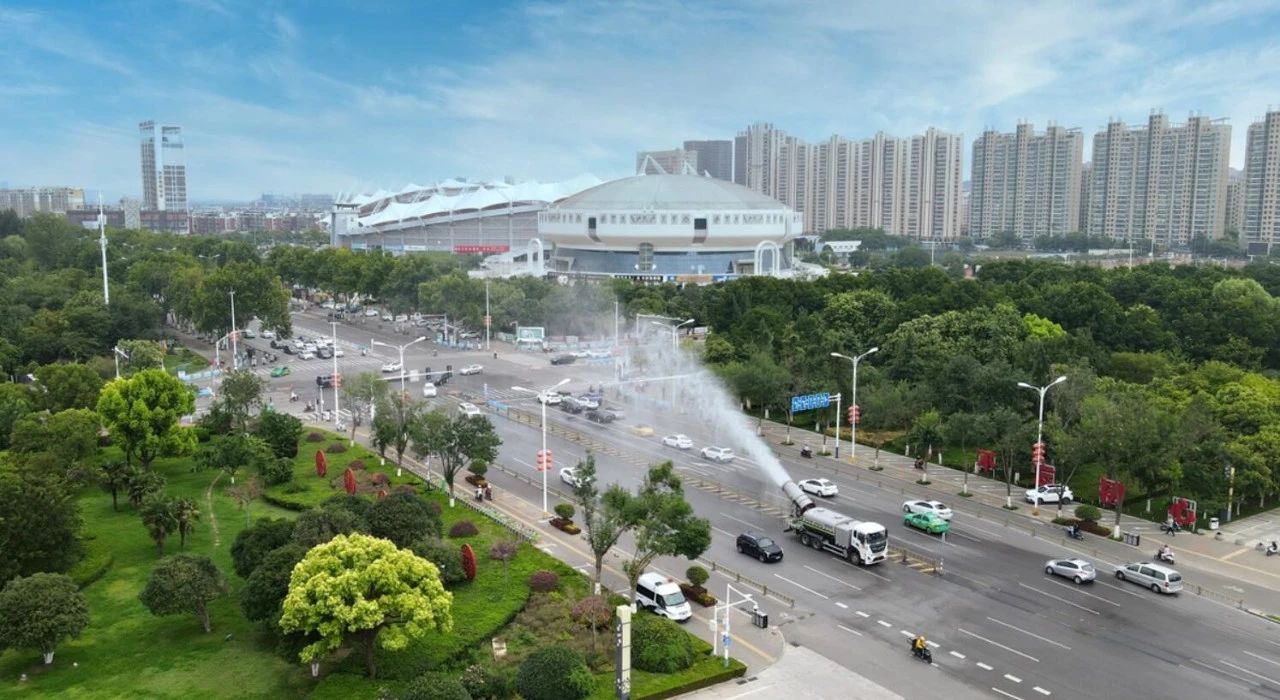 NG娱乐环境荣登“城市服务十大影响力企业”和“环卫装备十大影响力企业”双榜